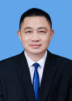 党支部书记、校长——王斌